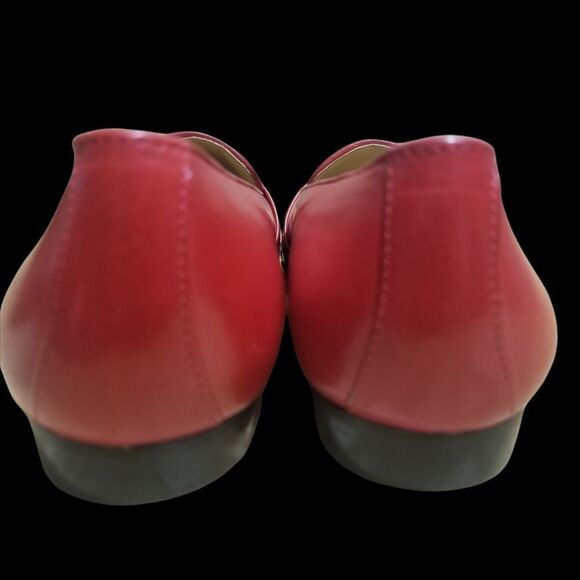 ⭐️ Etienne Aigner Red Leather Loafers with Gold Button Adornment sz 8N - Picture 3 of 10